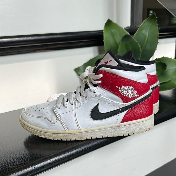 Nike Air Jordan 1 Mid Chicago White Black Red Sneakers Men’s Size 8 - Picture 1 of 8